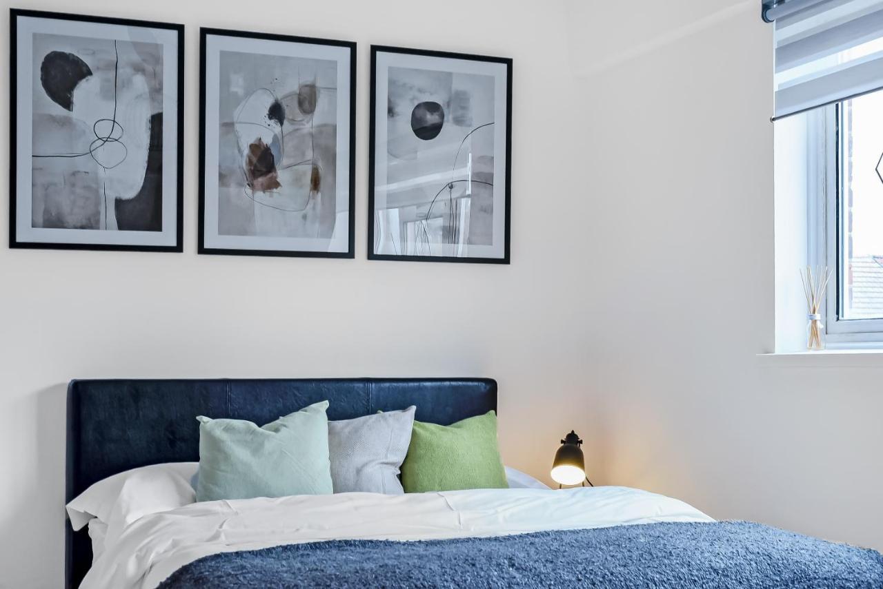 Stylish Excel 3 Bedroom Flat Apartament