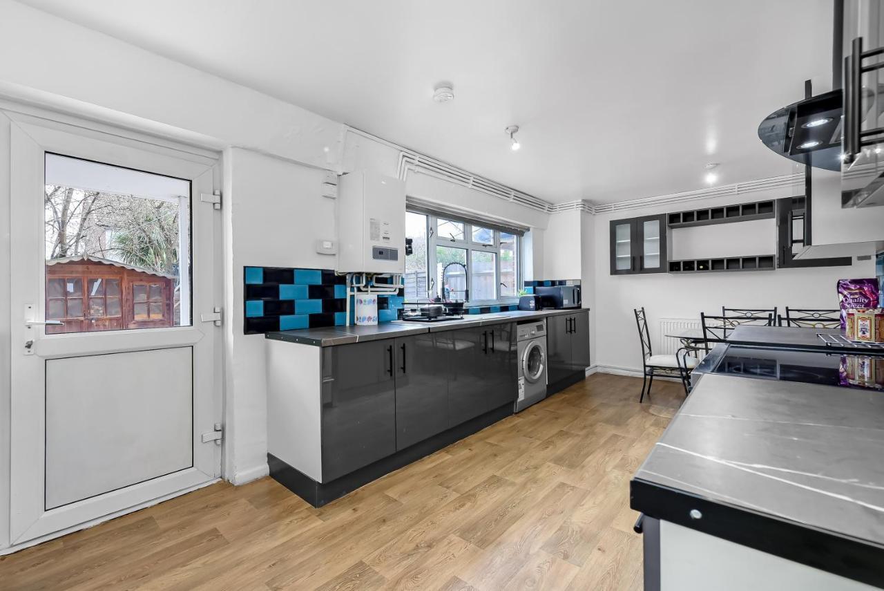 Apartament Stylish Excel 3 Bedroom Flat *